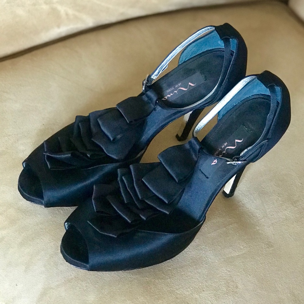 ⬇️ PRICE DROP! NINA T-Strap Peep Toe Stilettos